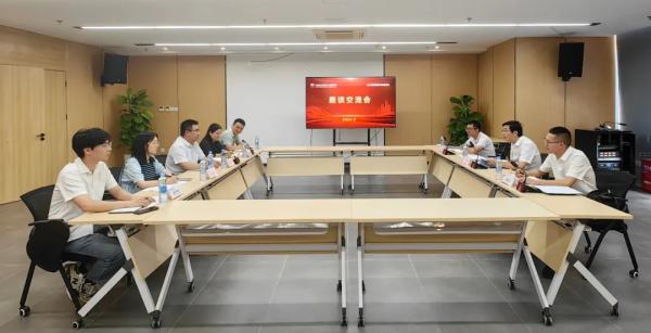 安义县委常委、常务副县长刘志伟一行赴安博电子官方网站调研座谈